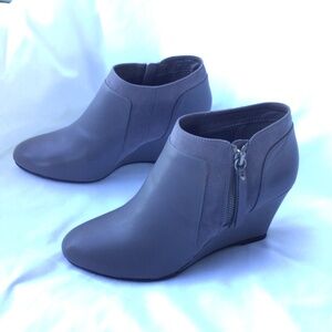 CL by Laundry Smooth Charcoal Boots Size 8
